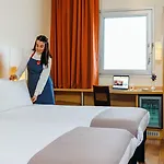 Ibis Esenyurt מלון