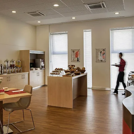 فندق ايبيس إسطنبول ايسنيورت 3*